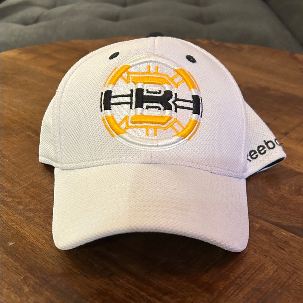 Boston Bruins Reebok White and Yellow Embroidered Cap. Size L/XL. Gently used